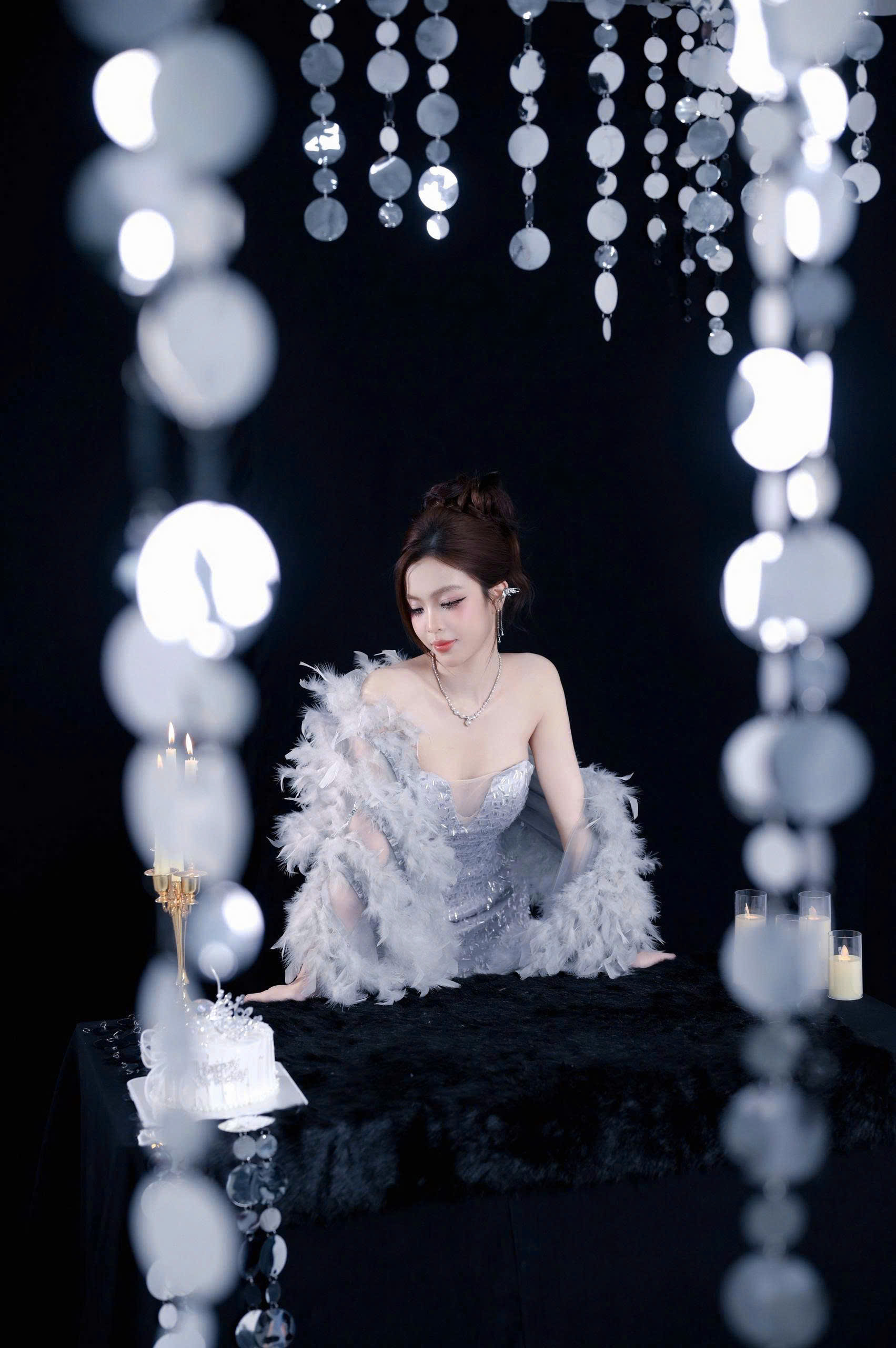 Hương Bùi — concept SLAY, khí chất mạnh mẽ