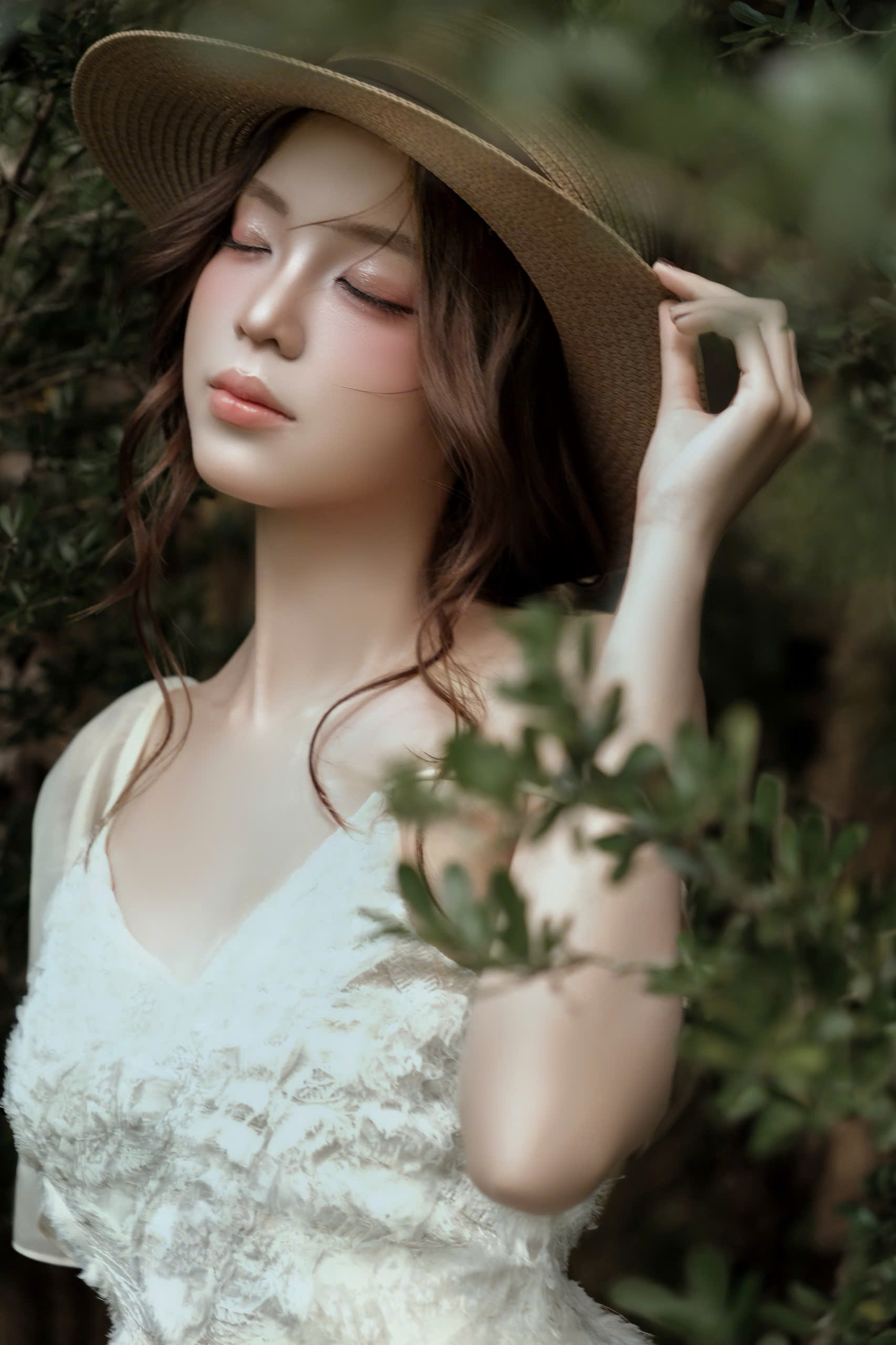 Hương Bùi — concept Nàng Thơ, giữa hoa và nắng